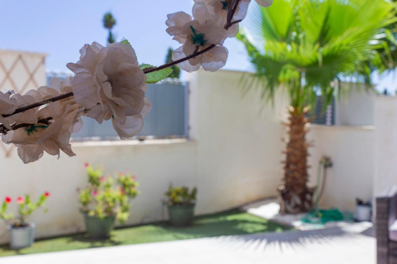 Bungalow Pink Garden Orihuela Exterior foto
